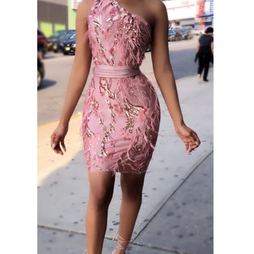 Elegant Pink One-Shoulder Dress